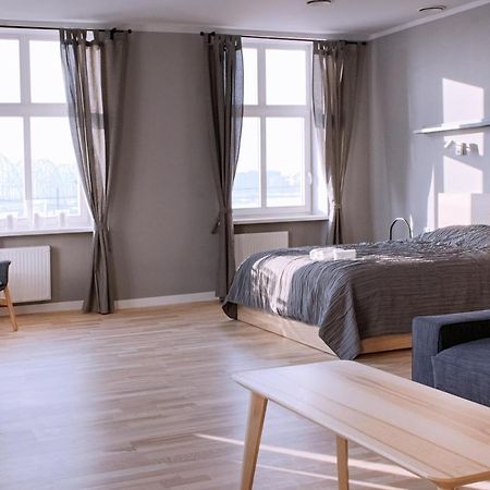 Modern Apartment In Old Riga With A River View Eksteriør bilde