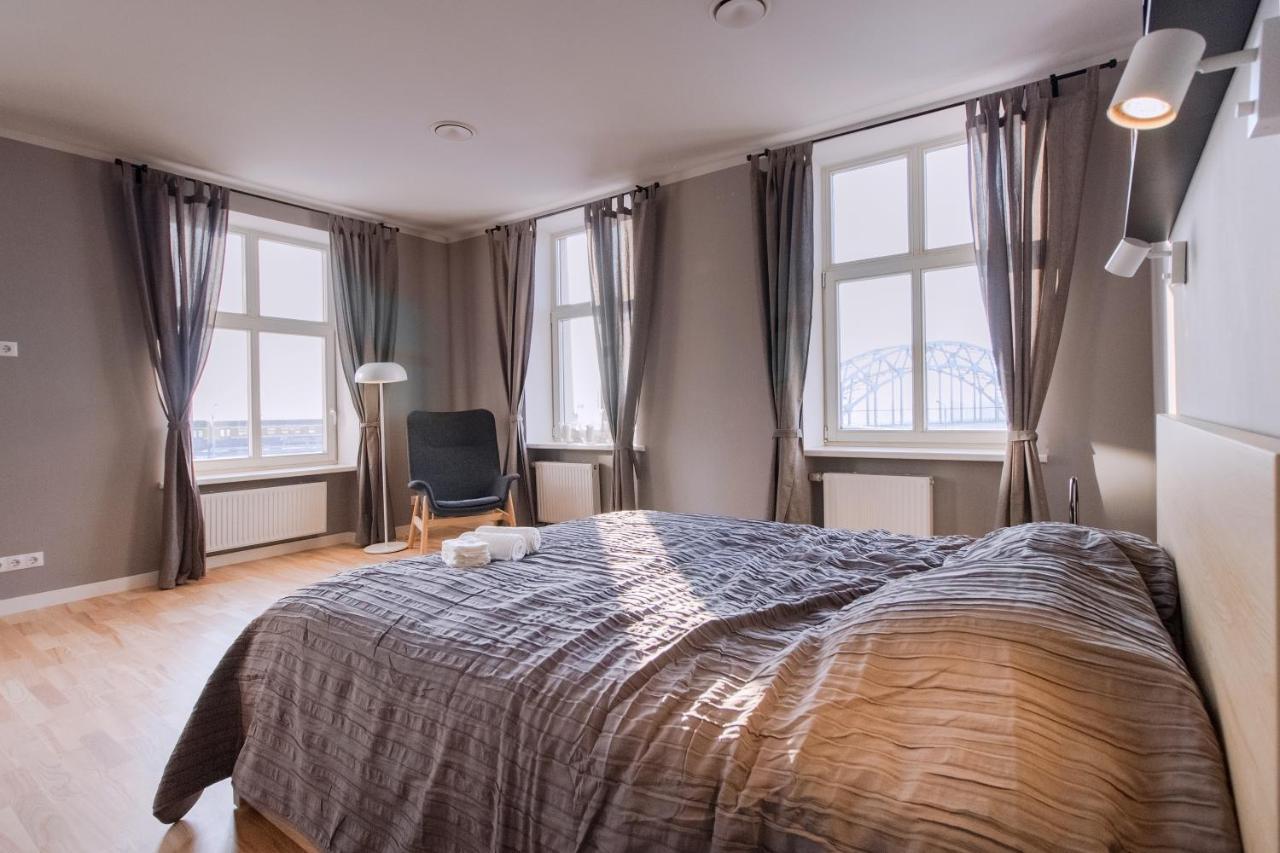 Modern Apartment In Old Riga With A River View Eksteriør bilde